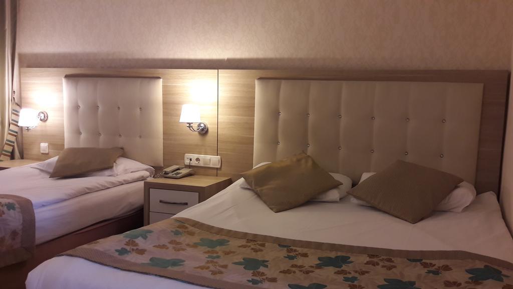 Standard Triple Room,395779401:JPEG