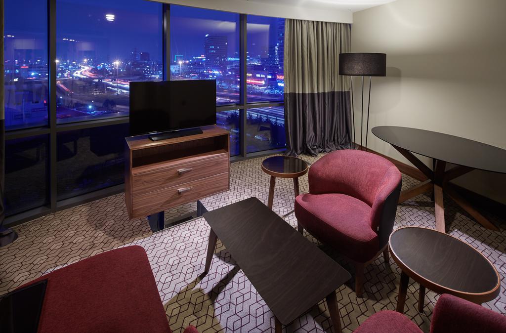 Suite Executive con vistas a la ciudad y acceso al salón