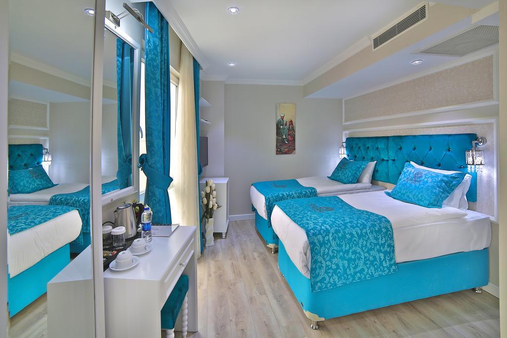 Quarto Standard com 2 Camas de Solteiro e Sofá