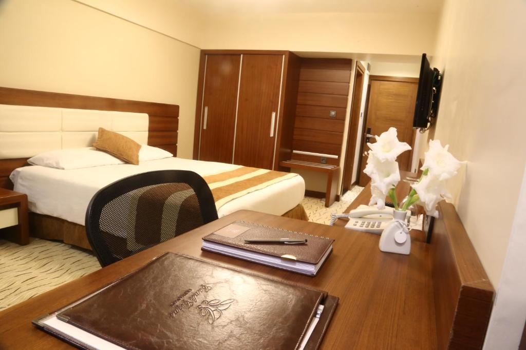 Double or Twin Room,40618900:JPEG