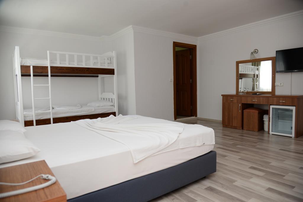 Family Room,464442207:JPEG