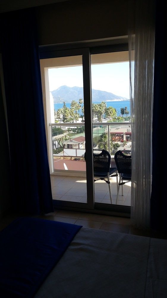 Tweepersoonskamer met Balkon en Uitzicht op Zee
