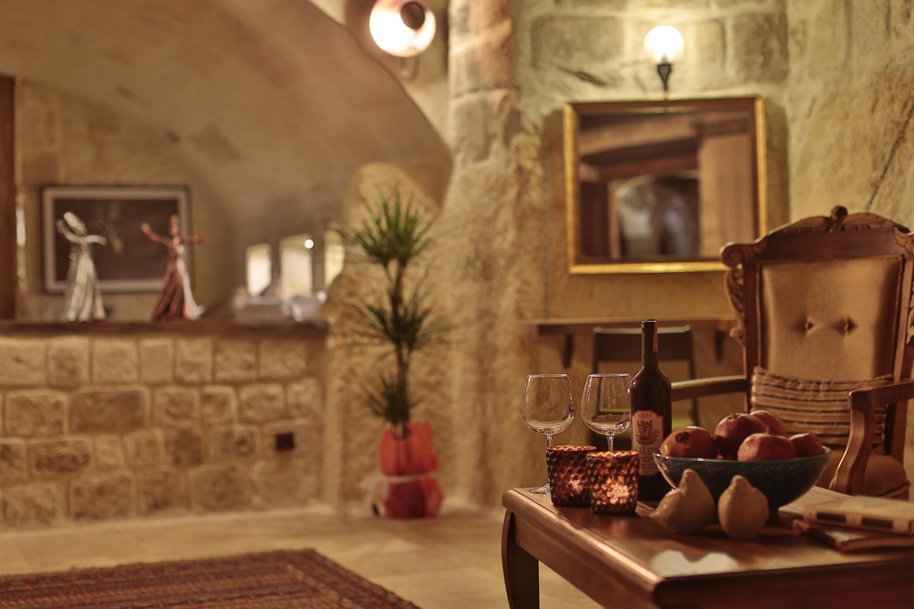 Queen Suite,525917919:JPEG