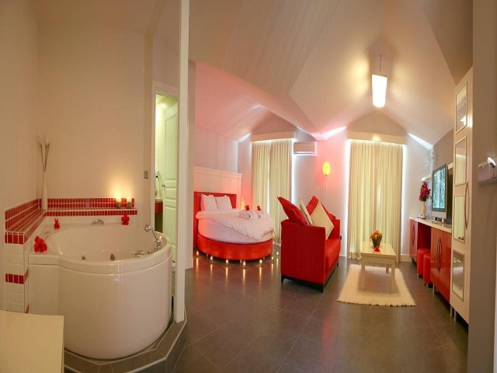 Honeymoon Suite