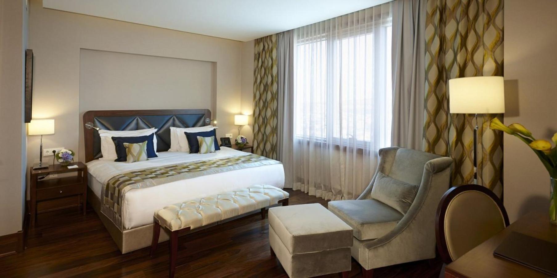 One-Bedroom Suite Single Sofa Bed,555320862:JPEG