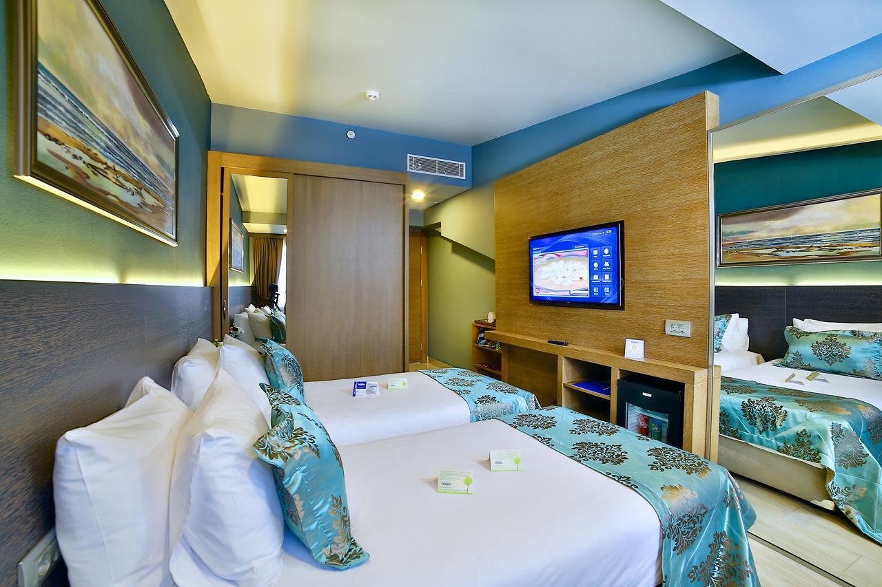 Quarto com Cama de Casal ou 2 de Solteiro