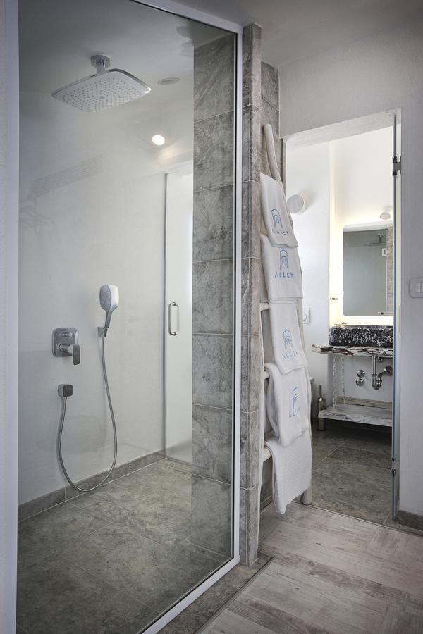 Standard Double Room,572145690:JPEG