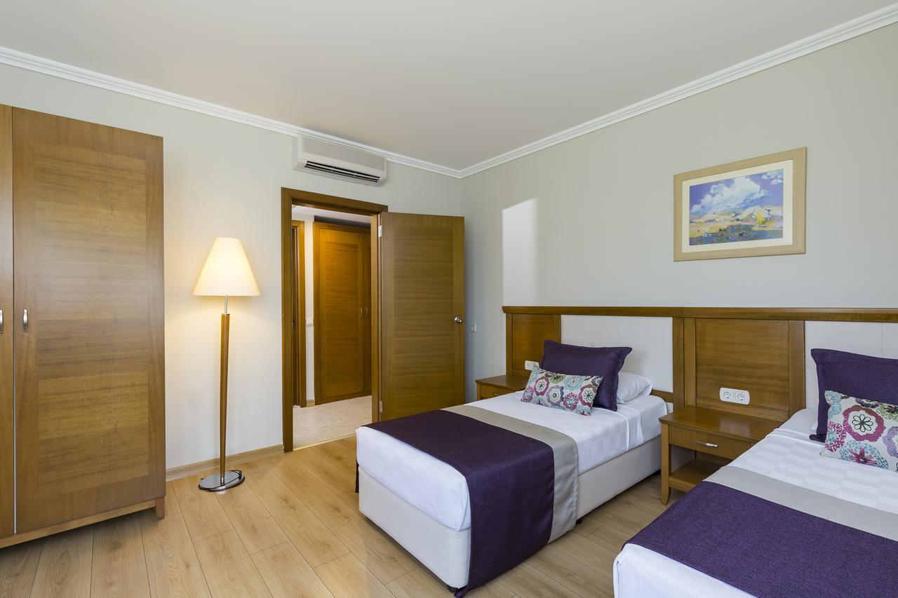 Superior Family Room,1591517678:JPEG