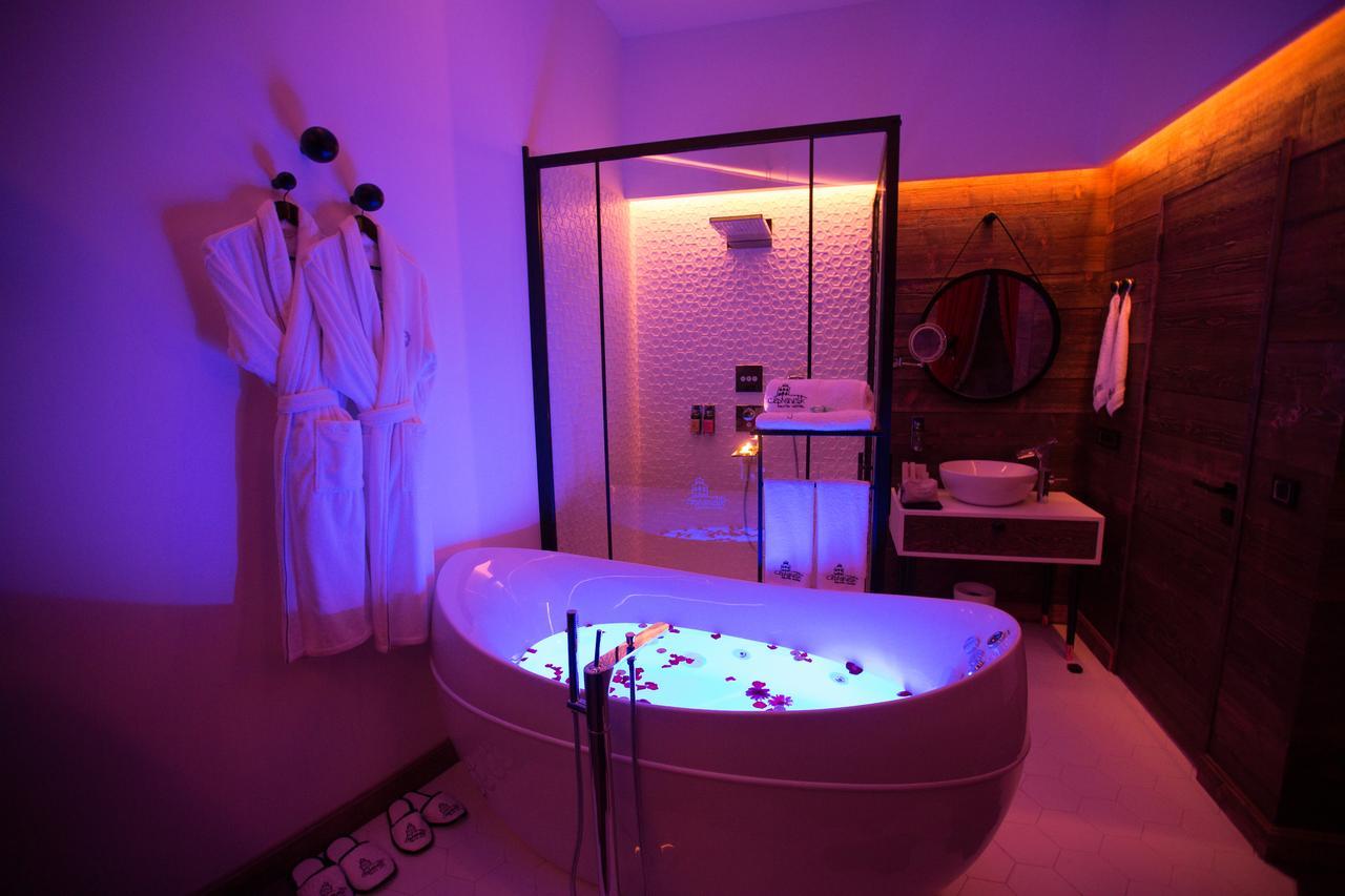Zimmer mit Queensize-Bett und Bad