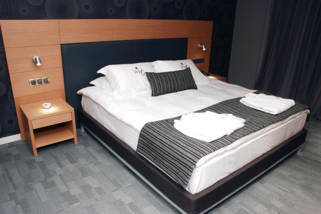 Suite,299028416:JPEG