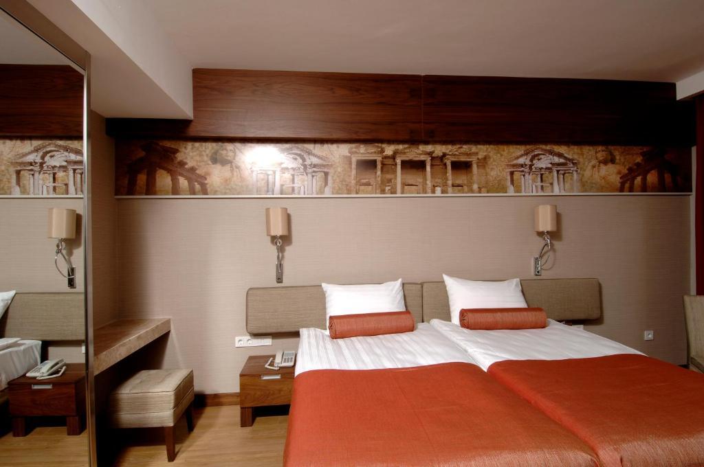 Standard Double or Twin Room with Side Sea View