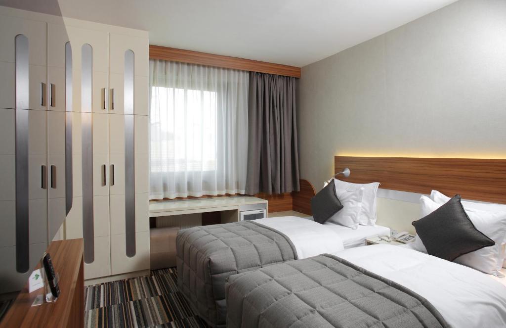 Standard Double or Twin Room,75130391:JPEG