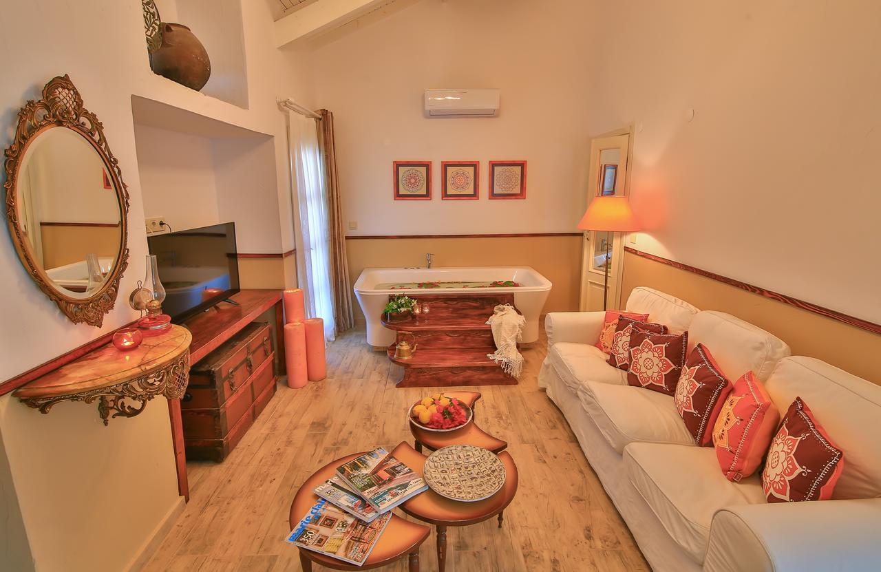 Deluxe Suite with Spa Bath