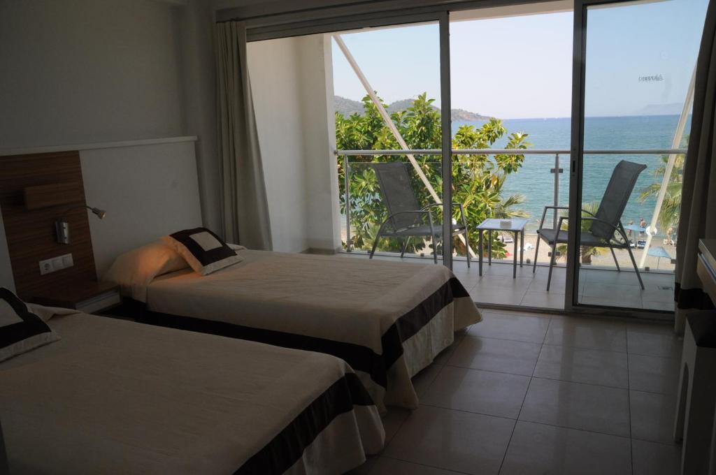 Standard Twin Room with Sea View,240410209:JPEG