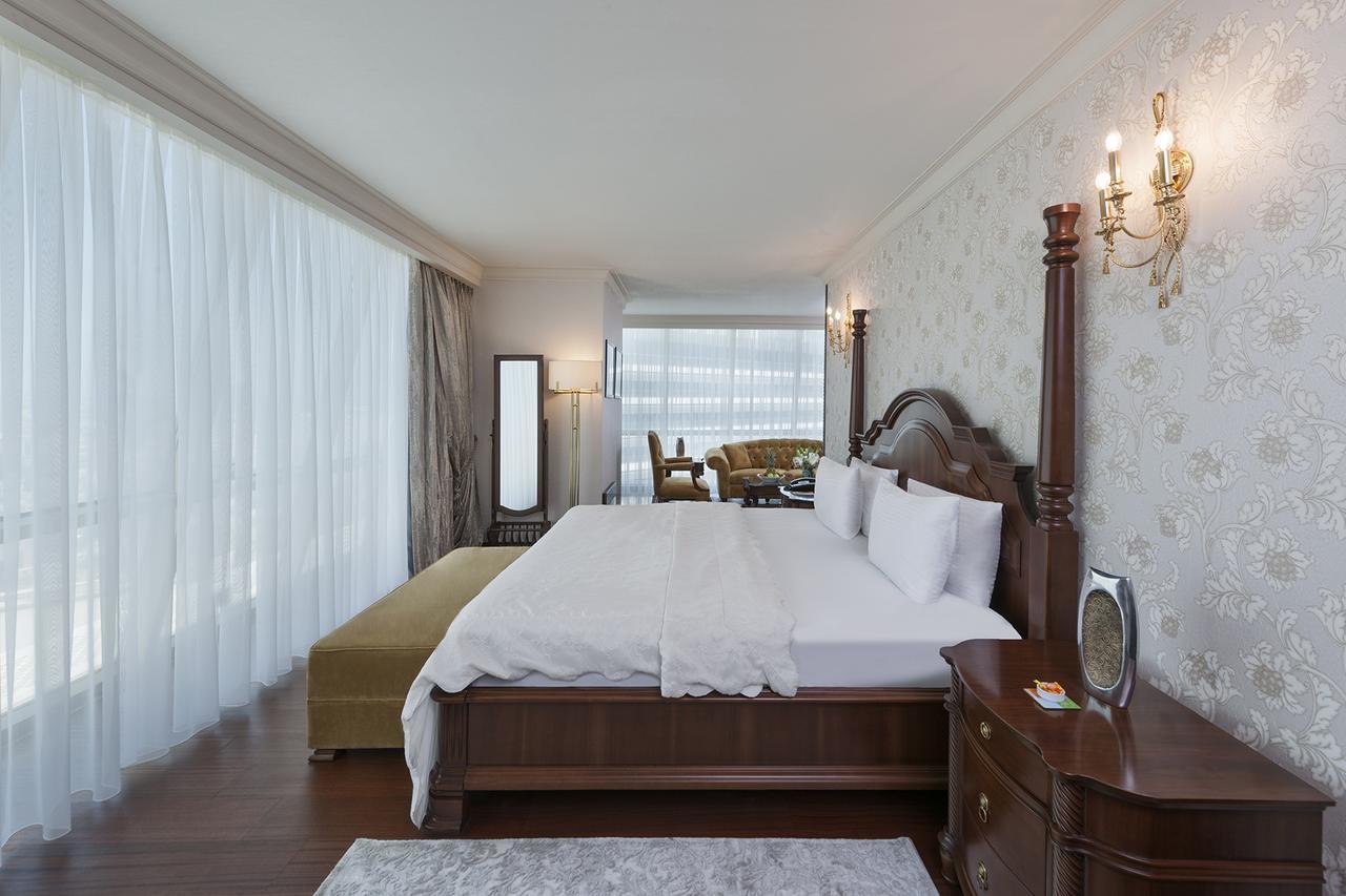 Suite Queen Size Bed,661482432:JPEG