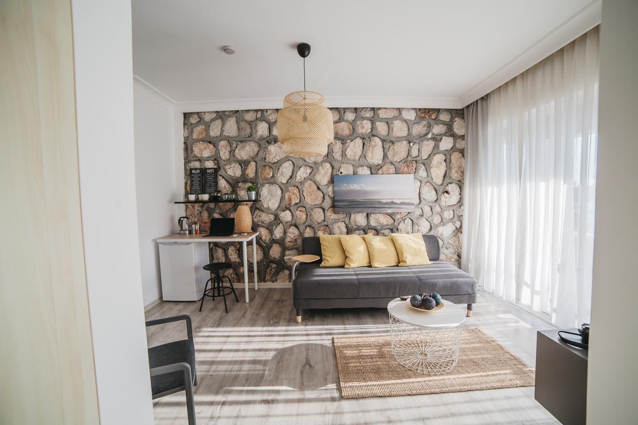 Corner Suite with Sea View,663507942:JPEG