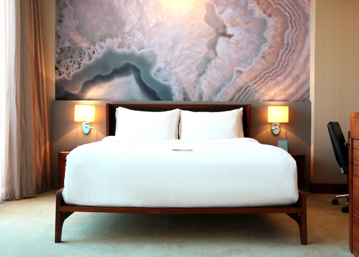 Deluxe Room with King Bed,833718524:JPEG