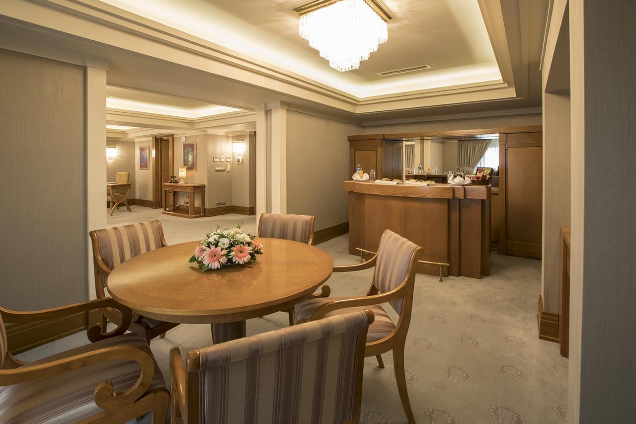 Presidential Suite - Free Two Ways Airport Transfer