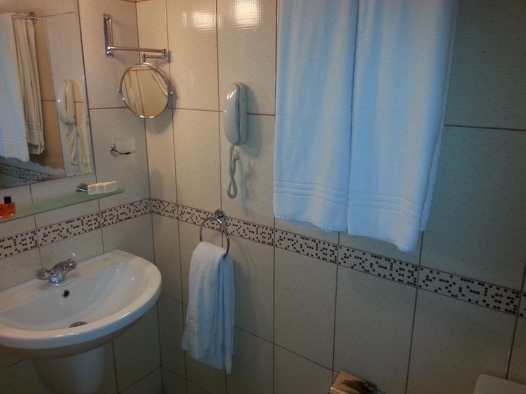 Camera Tripla Standard