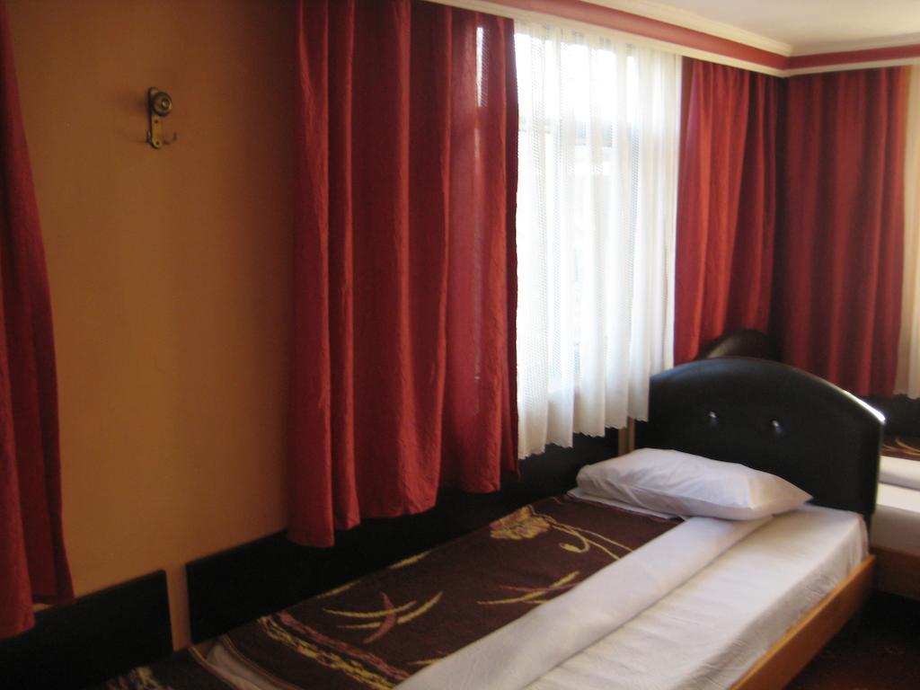 Vierbettzimmer mit Gemeinschaftsbad