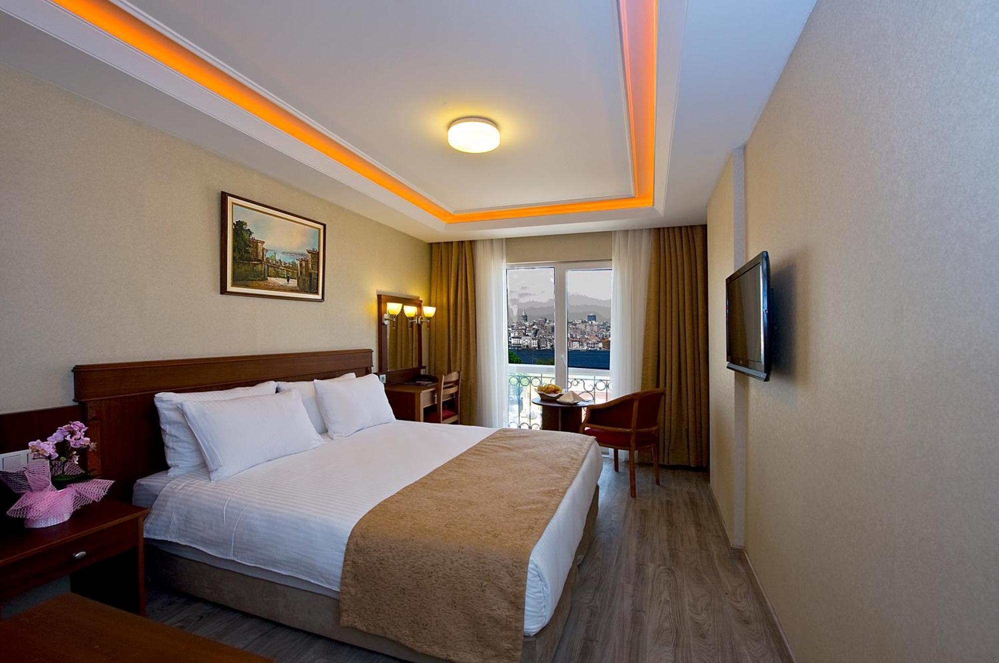 Quarto com Cama de Casal ou 2 de Solteiro e Visto do Bósforo