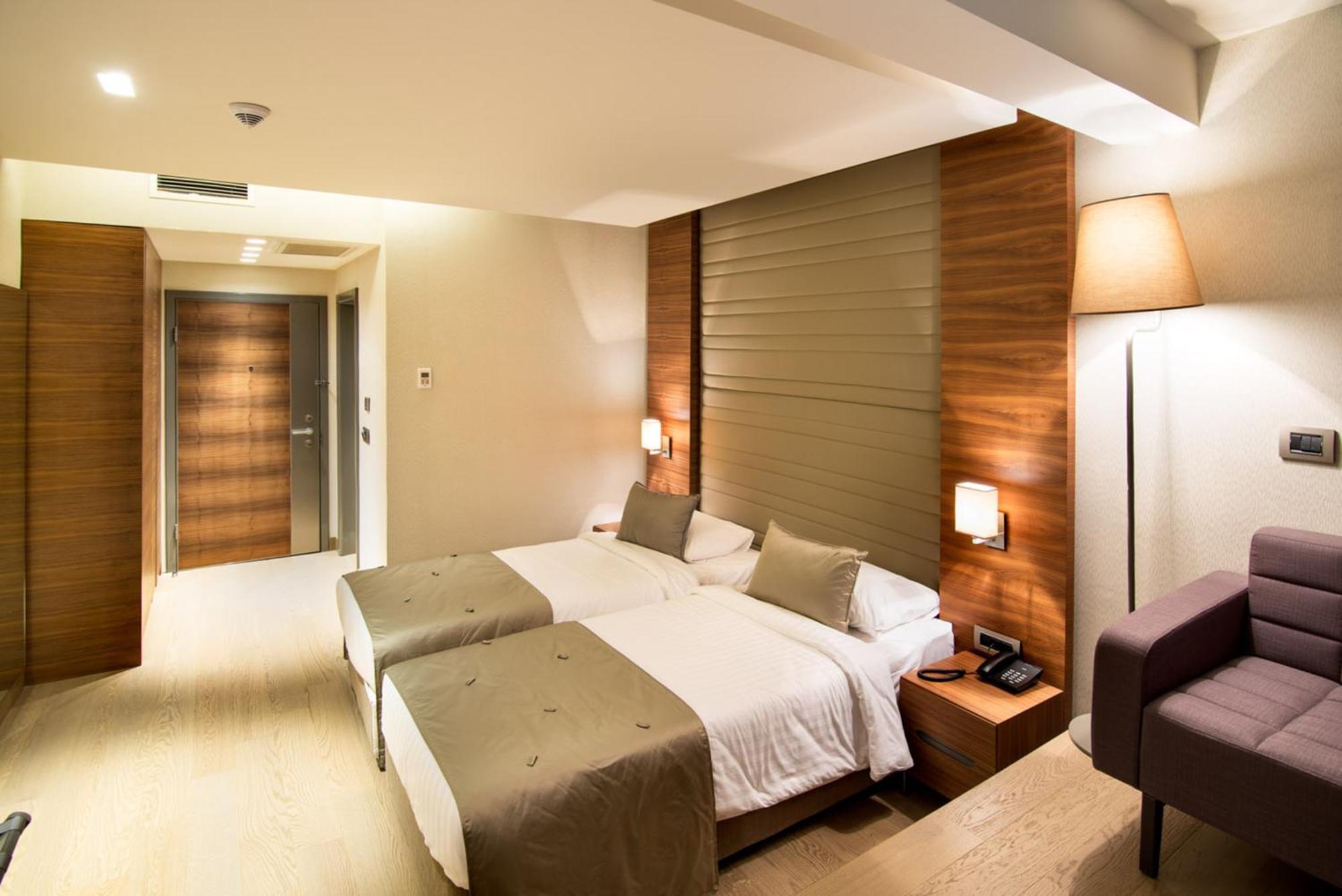 Quarto com Cama de Casal ou 2 de Solteiro