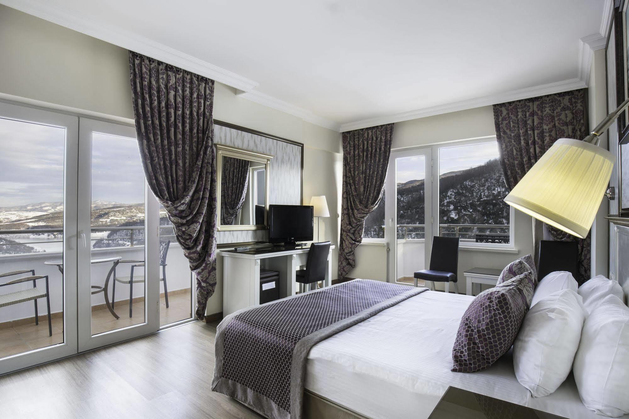 Superior King Suite