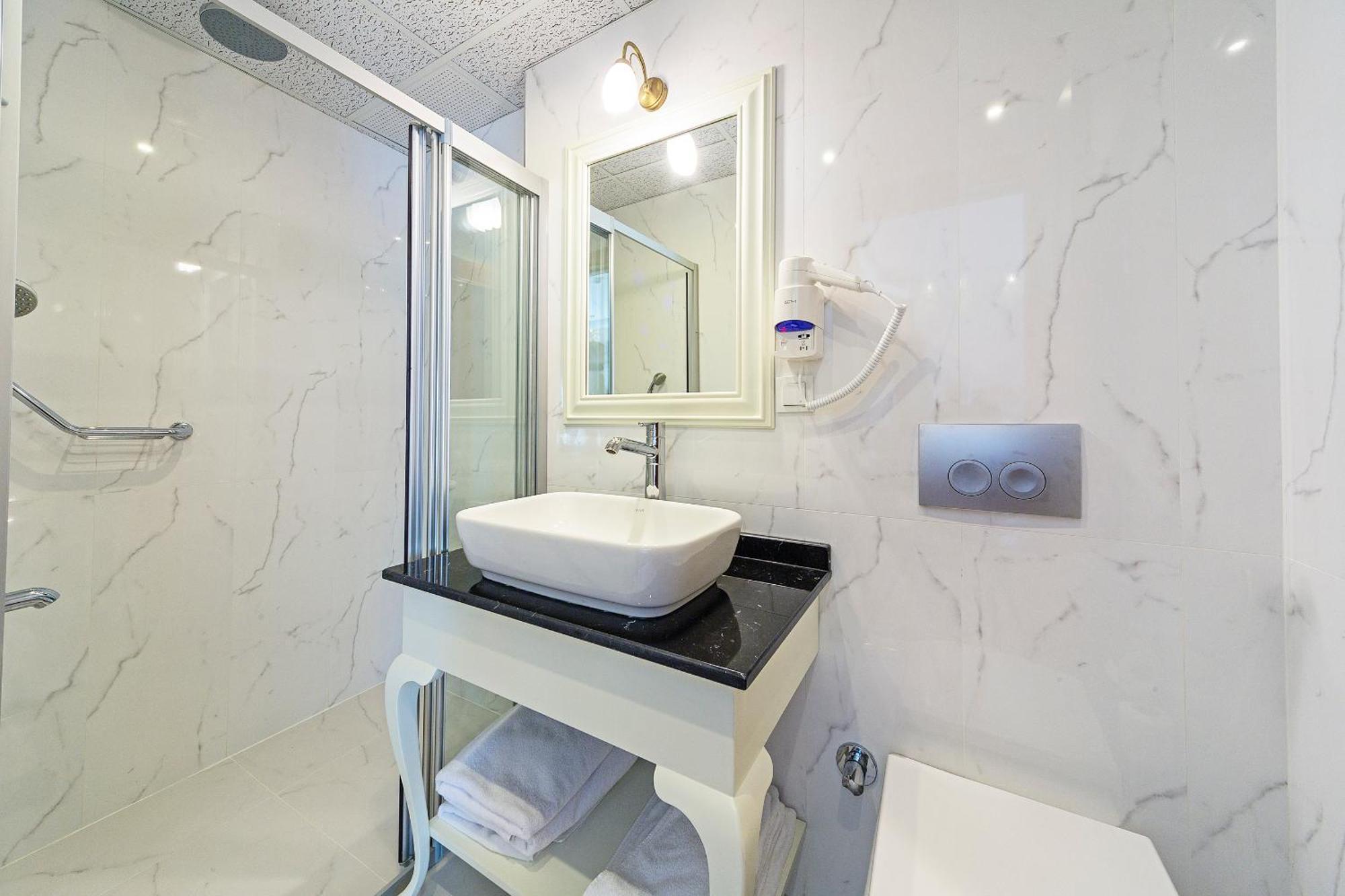 Quarto Econômico com 2 Camas de Solteiro