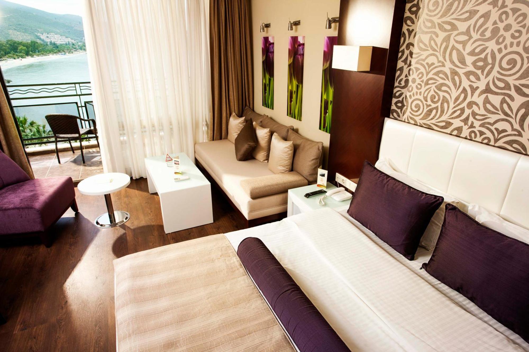 Sea View Room with A La Carte Dinner + 2 Children