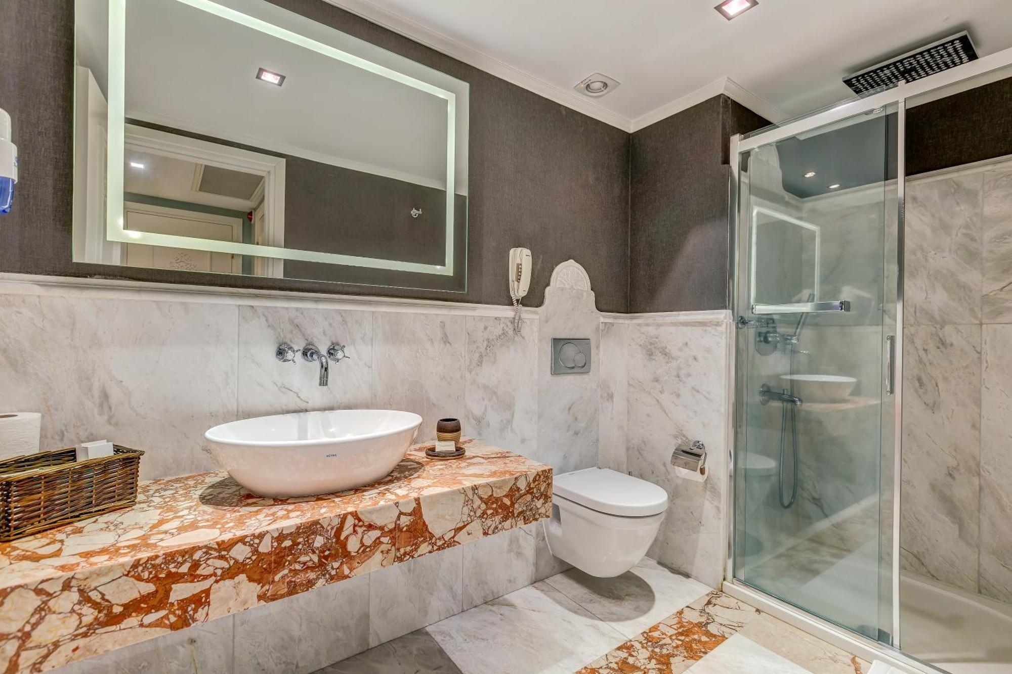 Deluxe Twin Room with Balcony