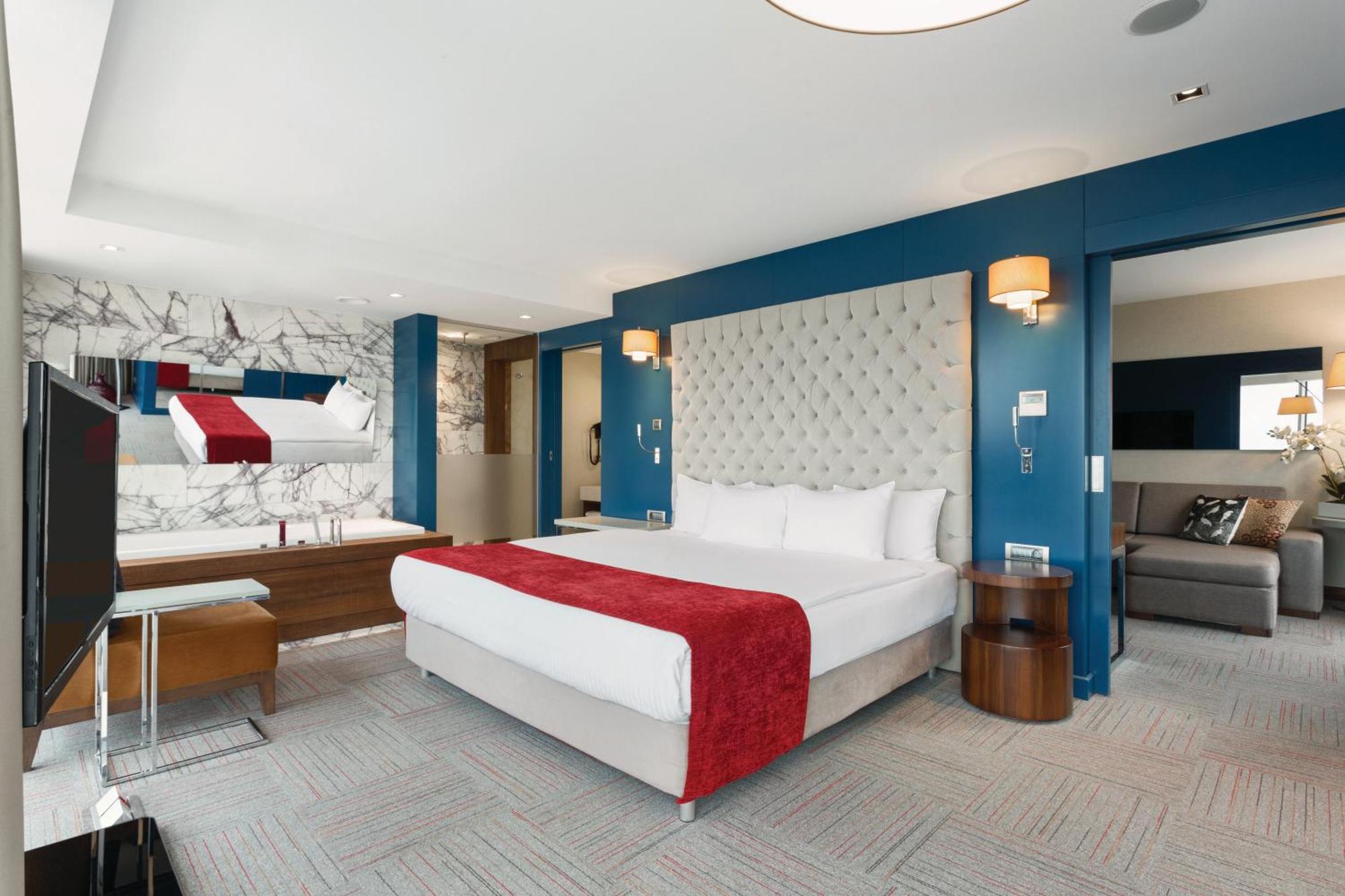Corner Suite Room with Seaview