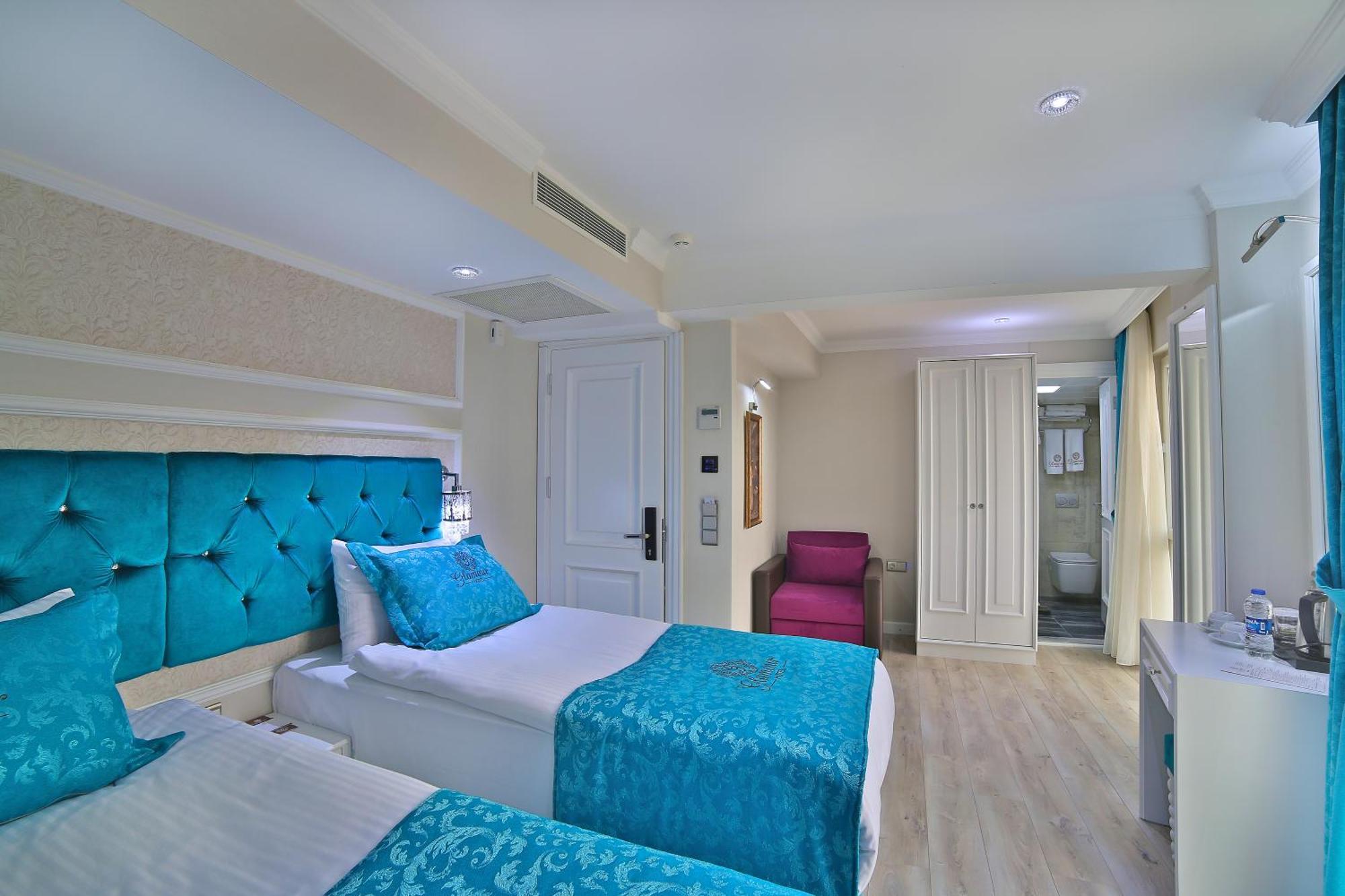 Quarto Standard com 2 Camas de Solteiro e Vista do Mar