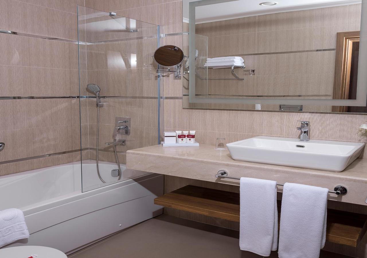 Family Suite One Double Bed Two Twin Beds
