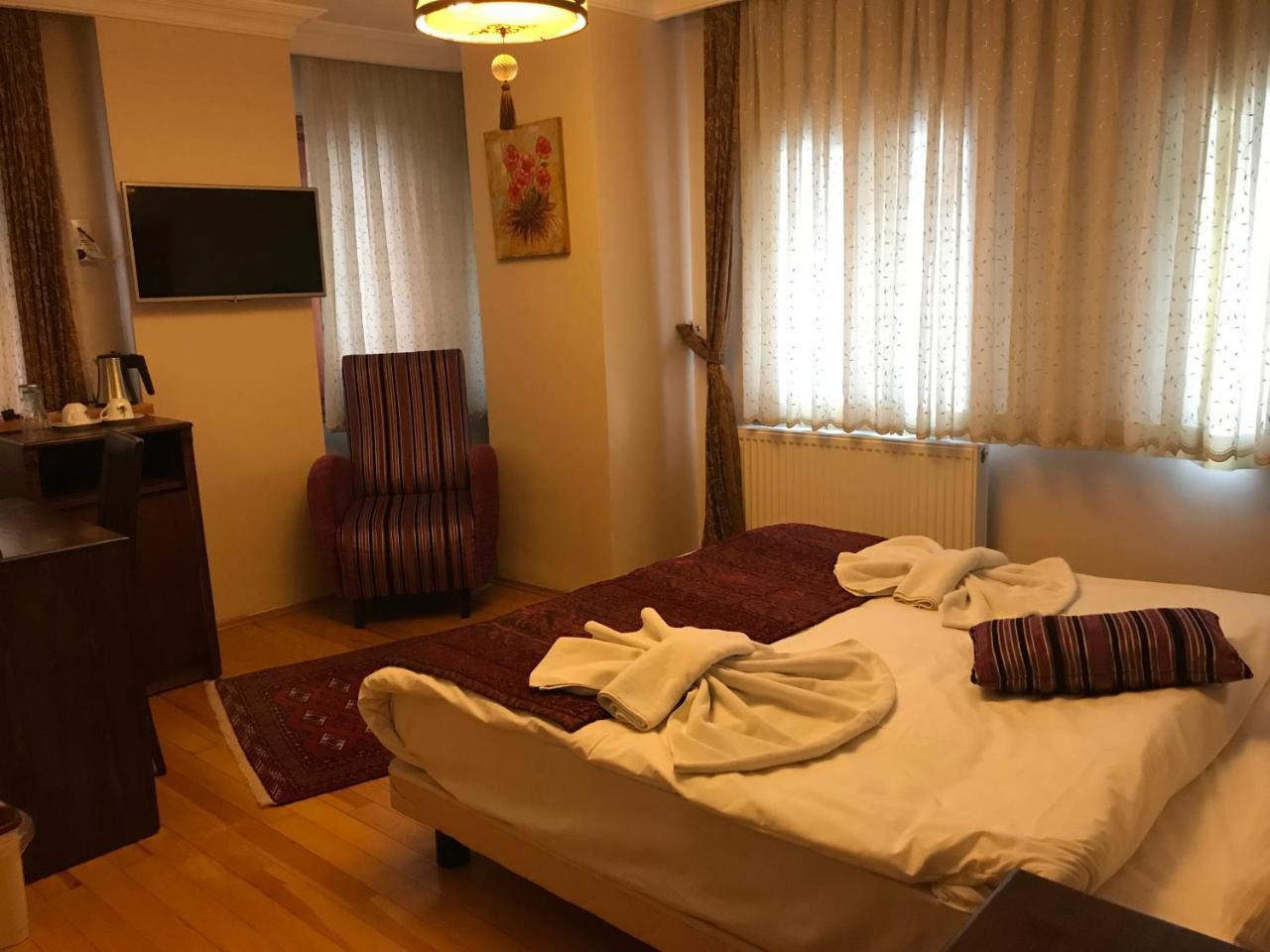 Quarto Deluxe com Cama de Casal ou 2 de Solteiro e Varanda