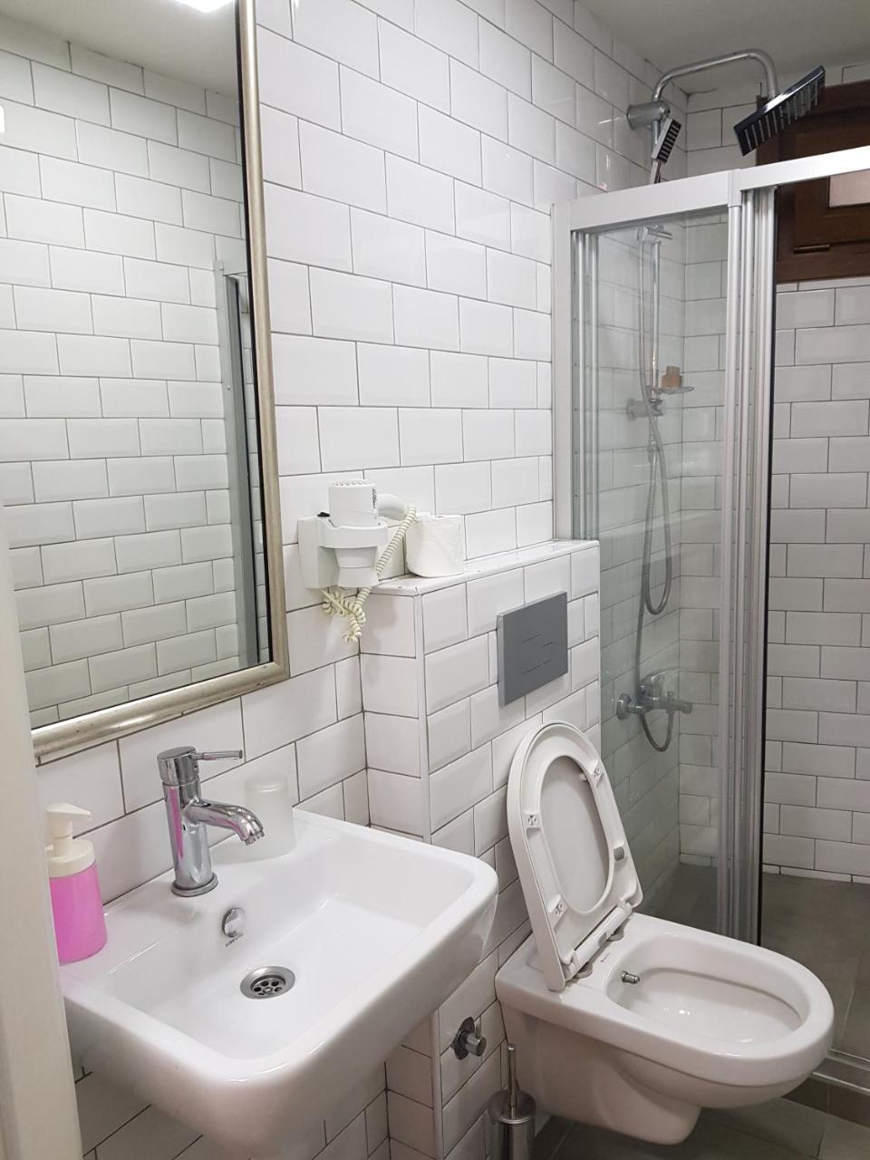 Apartment with Balcony,757103470:JPEG