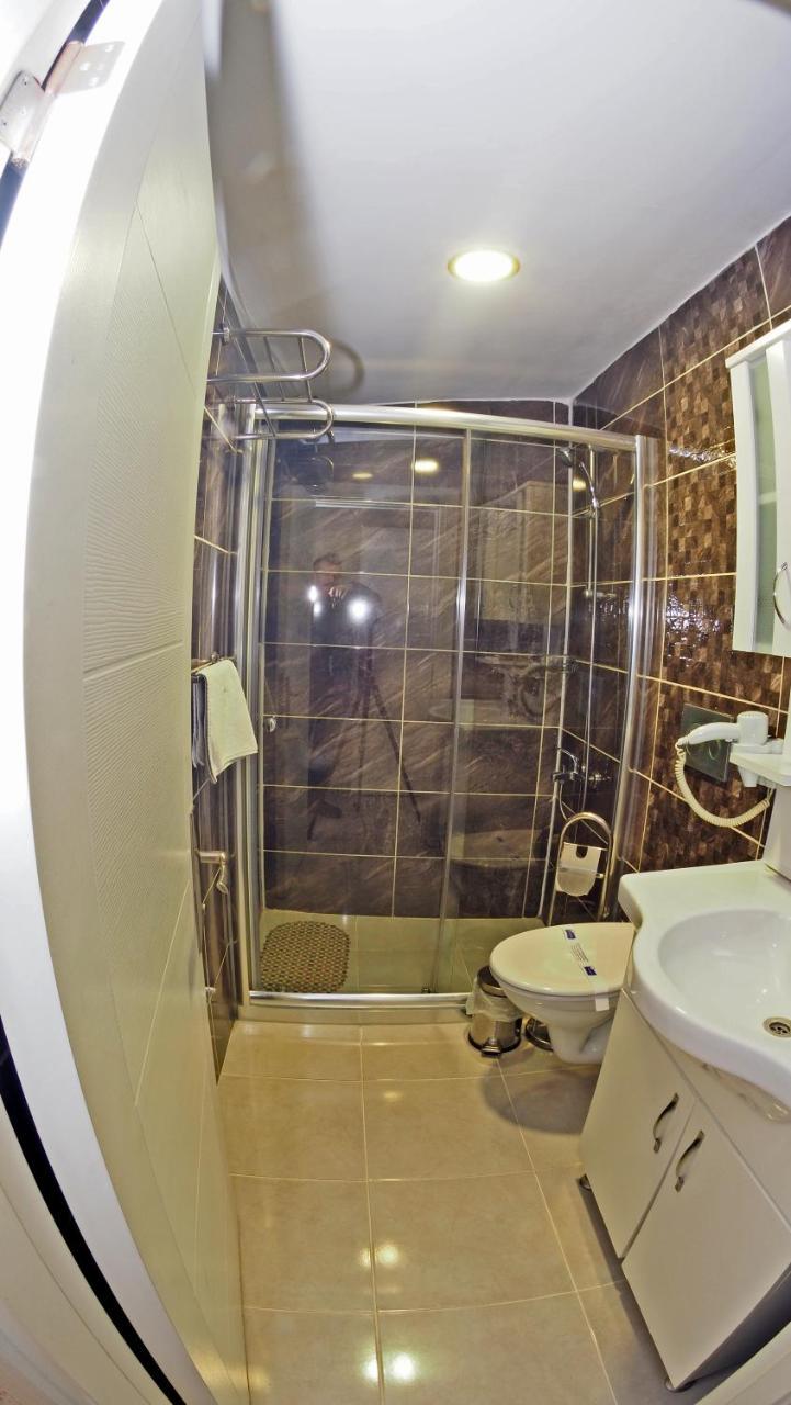 Quarto Família (5 Adultos)