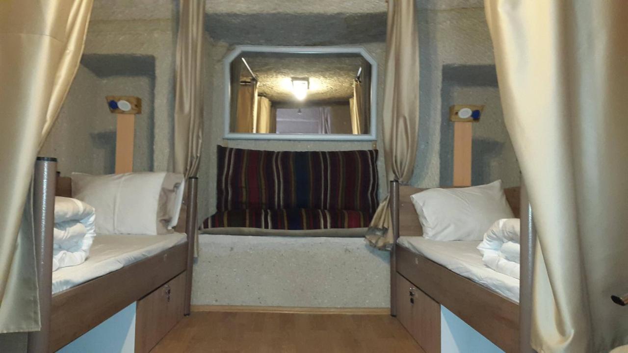 Cama individual en habitación compartida mixta