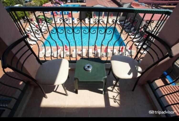 Deluxe Room (2 Adults + 1 Child)