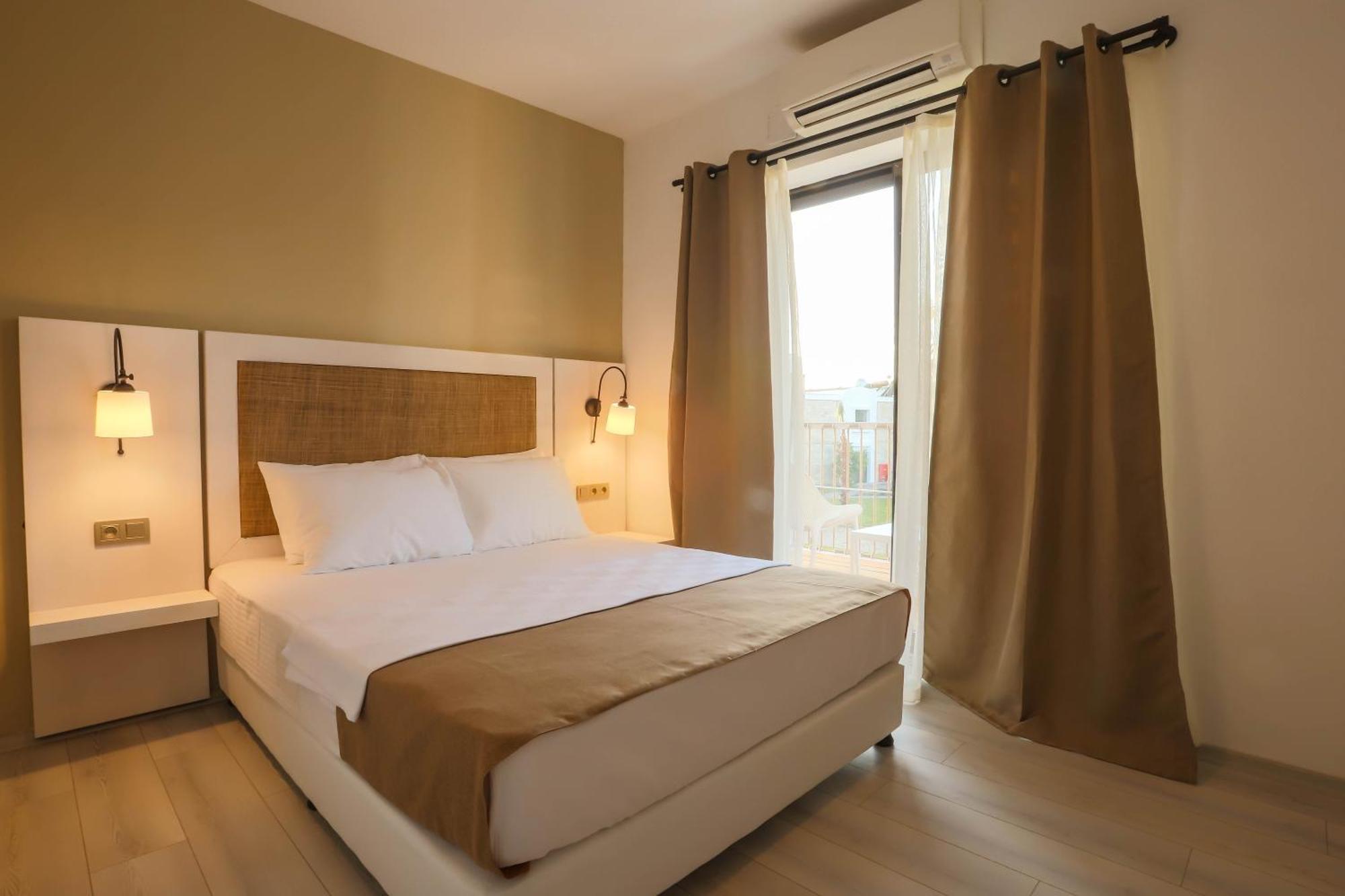 Standard Triple Room with Sea View,802574502:JPEG