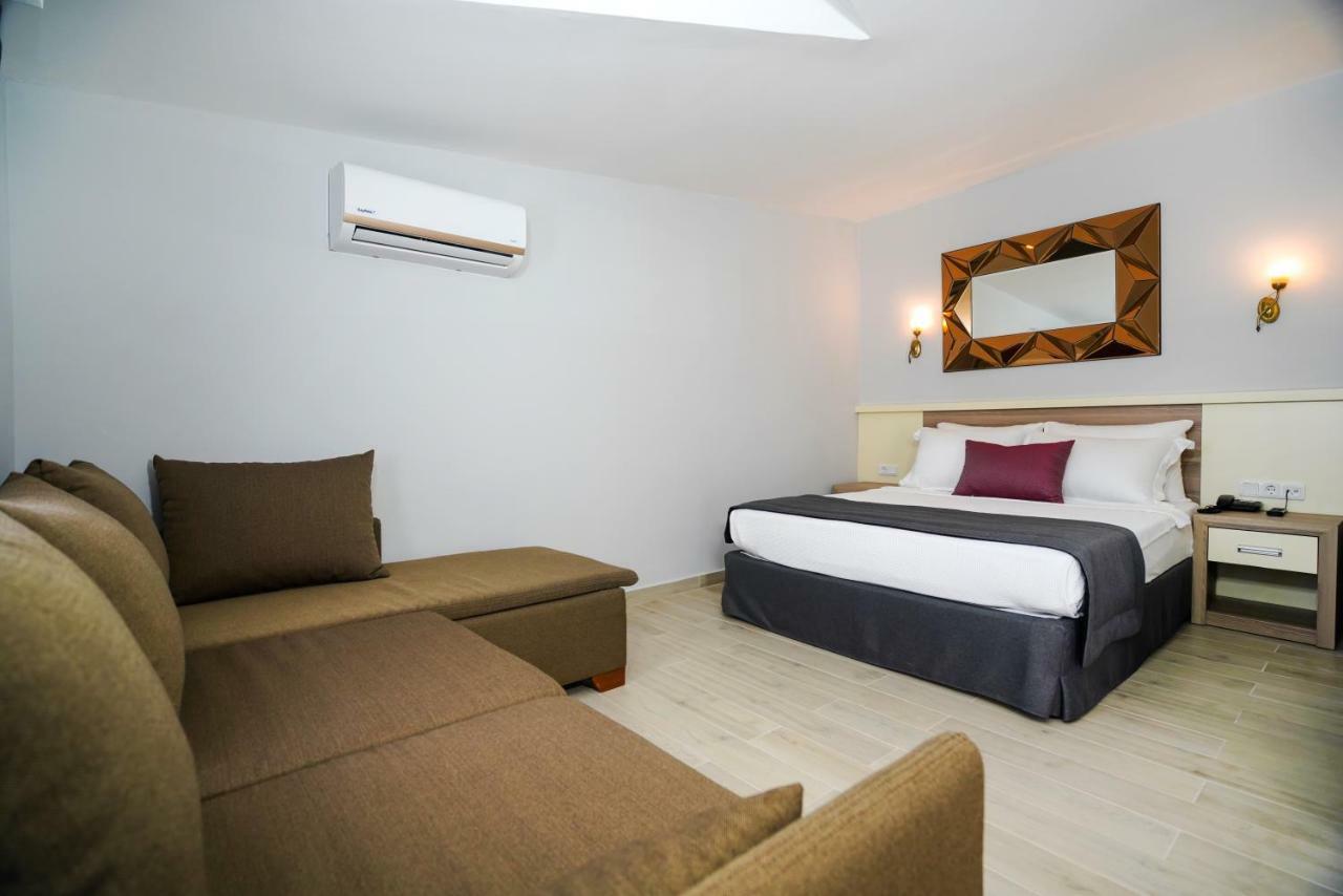 Standard Double or Twin Room,806367087:JPEG