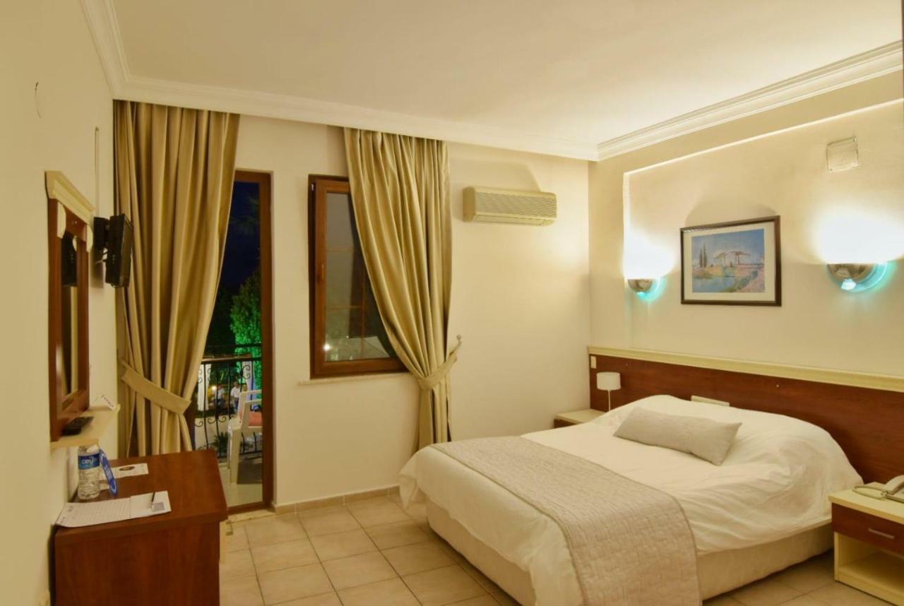 Double Room Pool View,812376644:JPEG