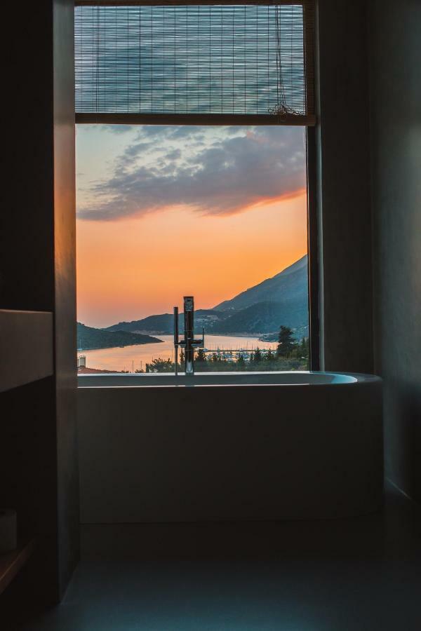 Deluxe Suite with Spa Bath