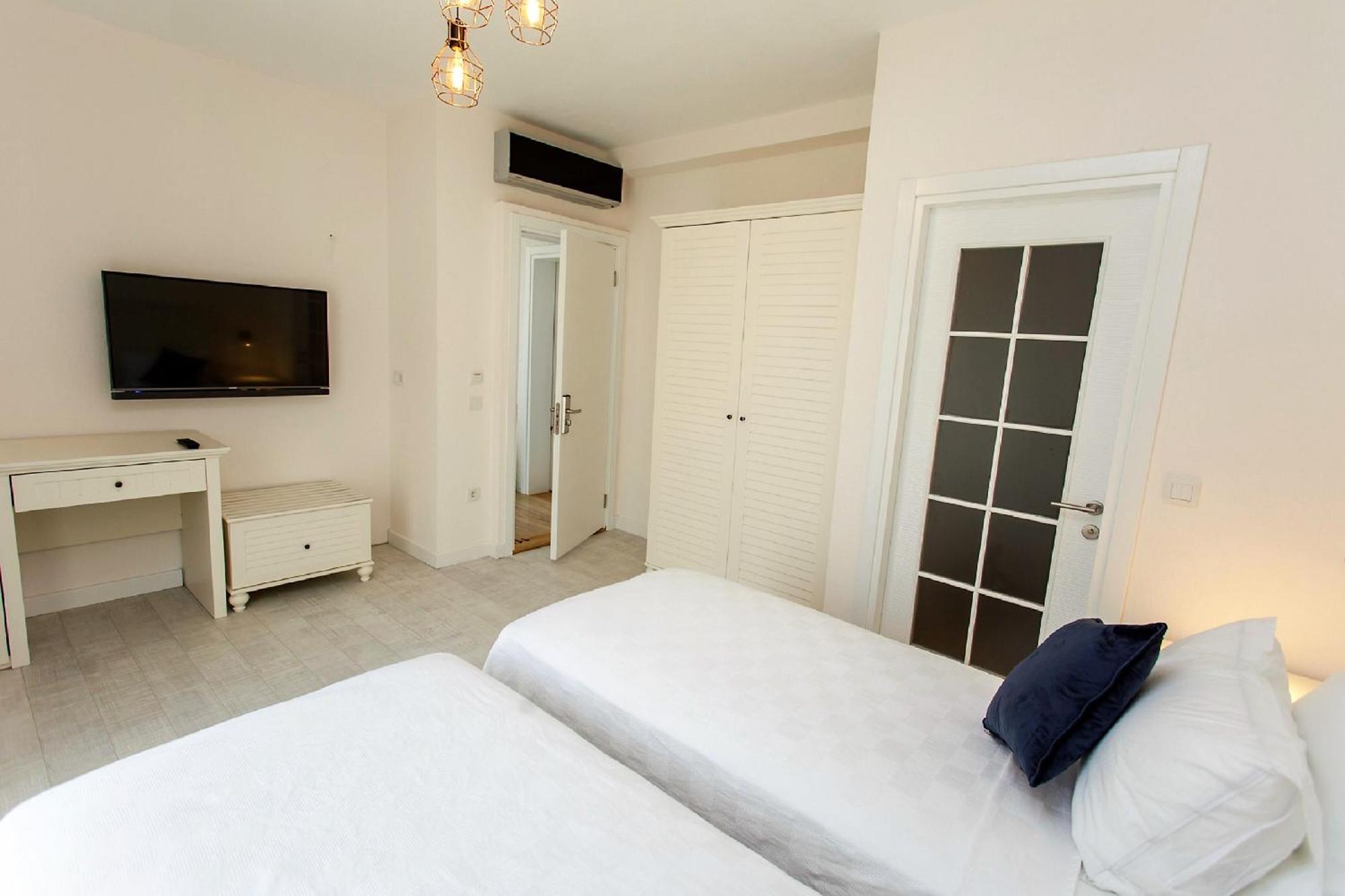 Standard Double or Twin Room,1242669814:JPEG