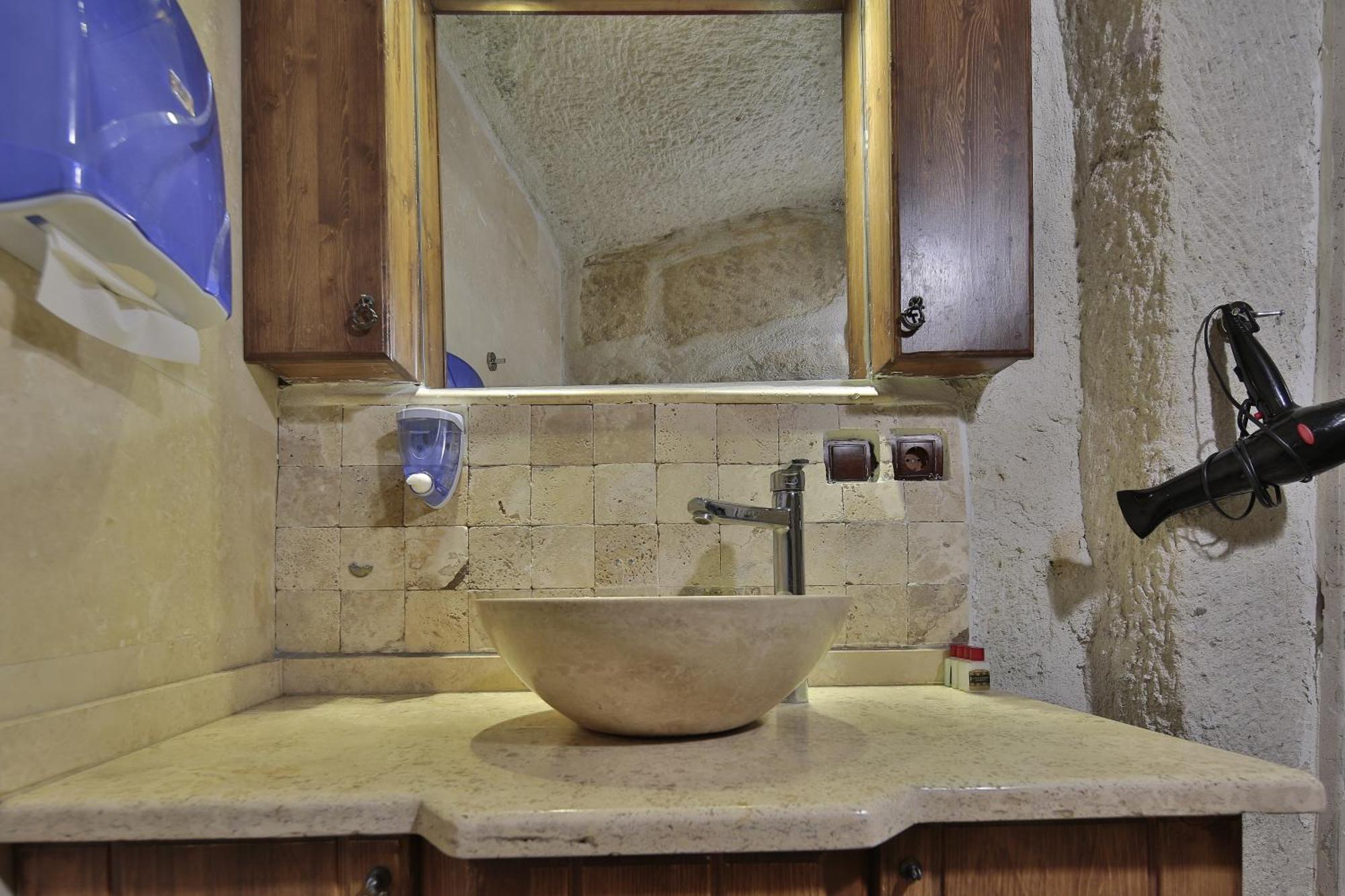 Large Family Room,823830986:JPEG