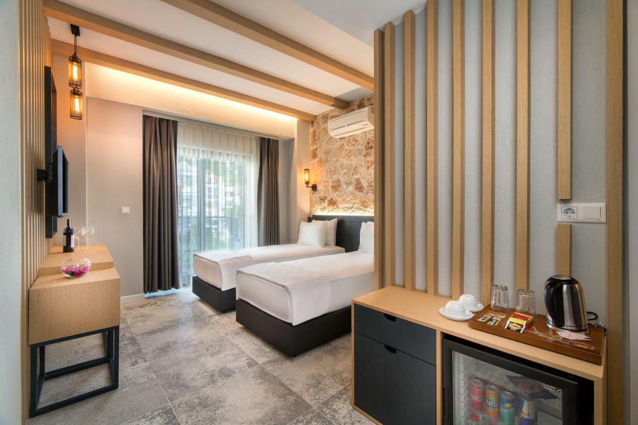 Zweibettzimmer mit Balkon