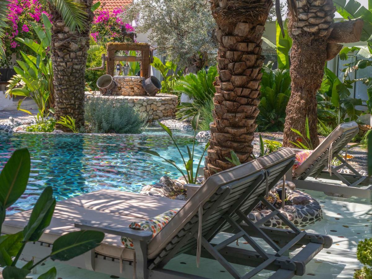 Suite with Private Pool,836001866:JPEG