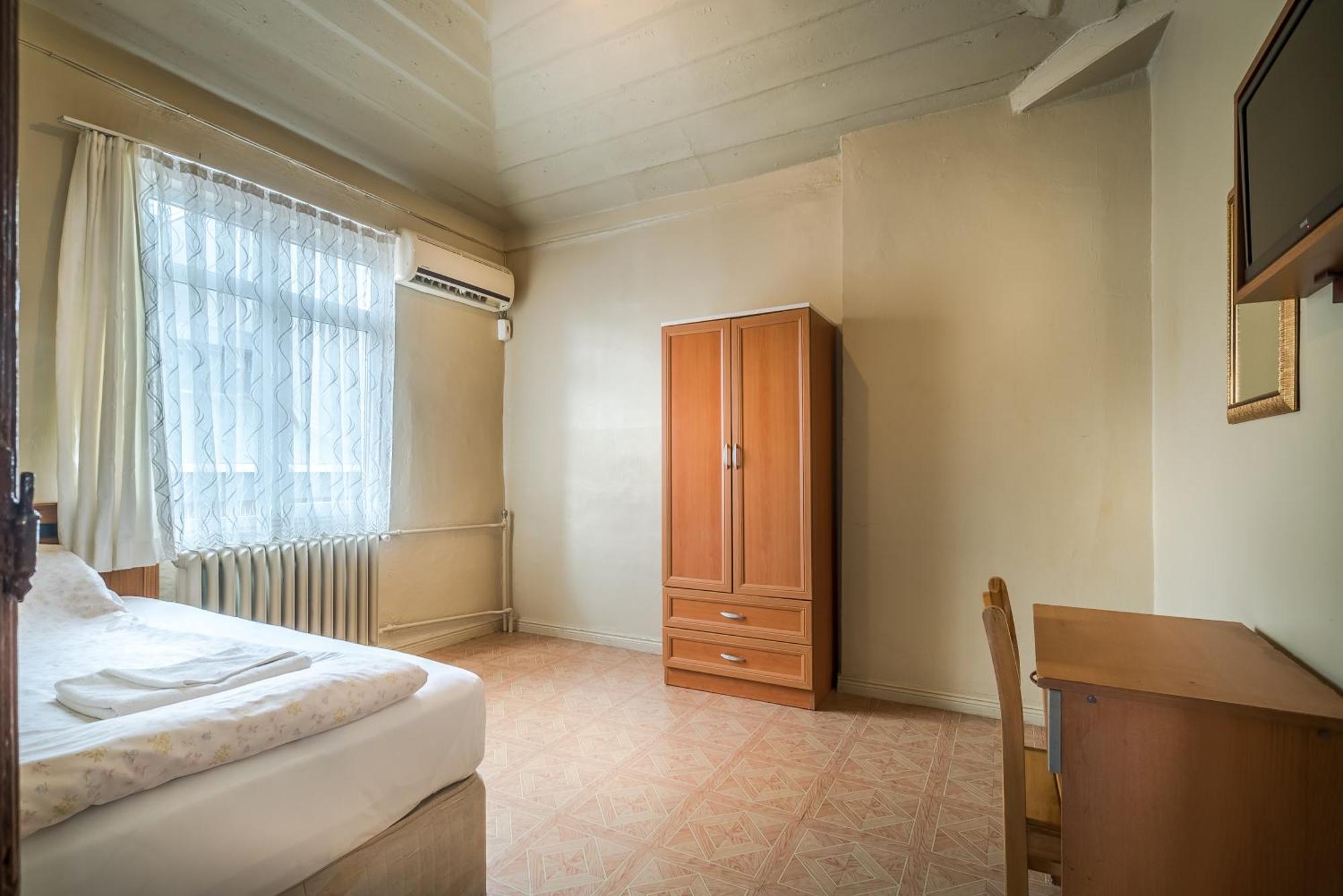 Quarto Individual com Banheiro Compartilhado