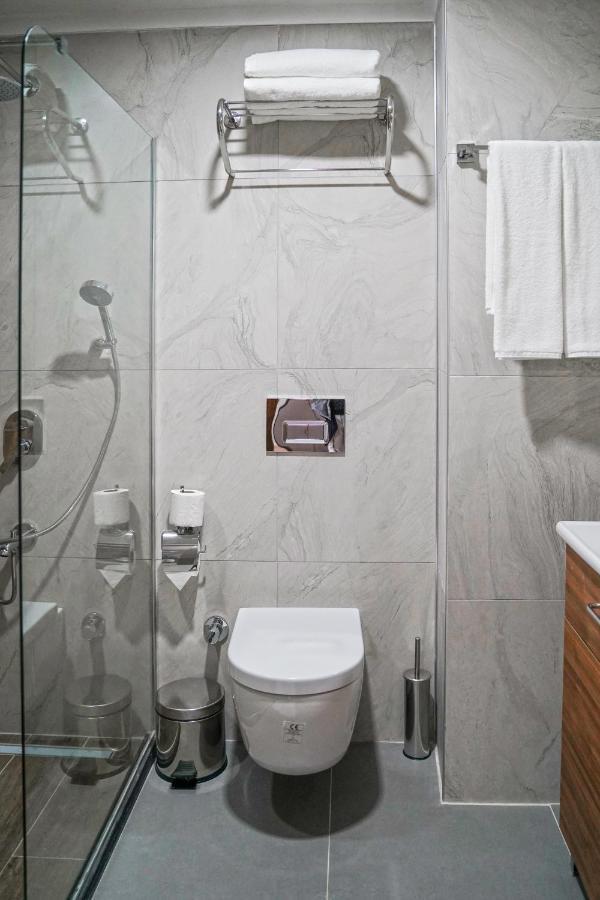 Family Room,1125772068:JPEG