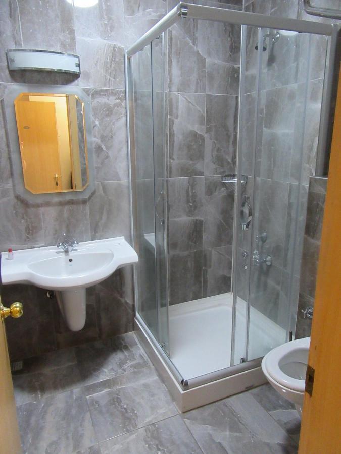 Single Room with Bathroom,1587526314:JPEG