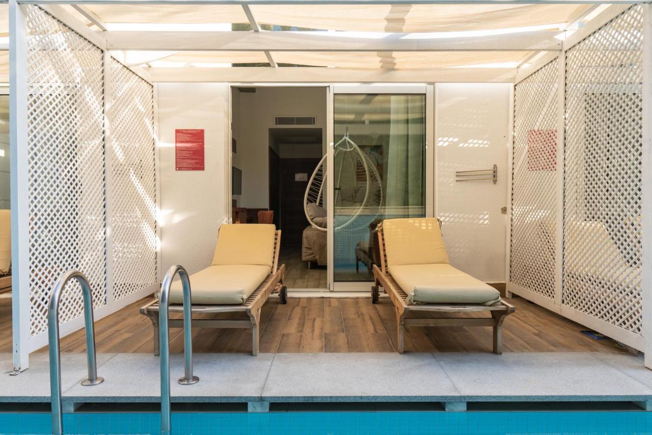 Chambre Double - Vue sur Piscine